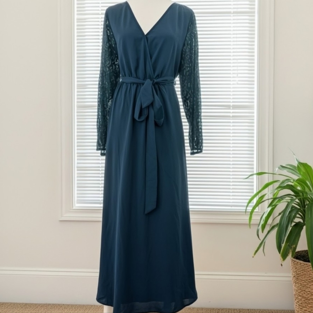 🆕BLOOMCHIC Midi dress(14-16)
